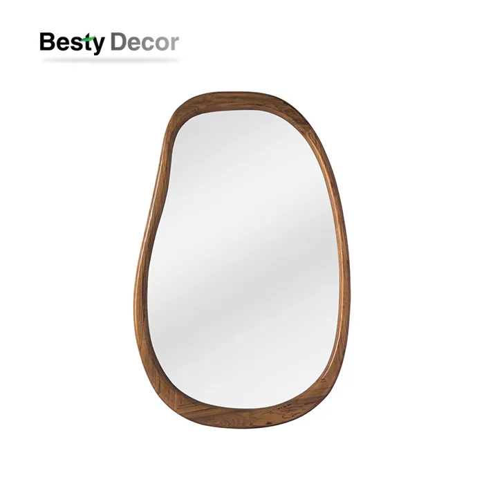 Nepravidelné zrkadlo s rámom z masívneho dreva